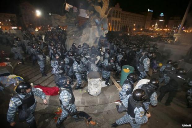 У ніч з 29 на 30 листопада 2013 року на майдані Незалежності у Києві