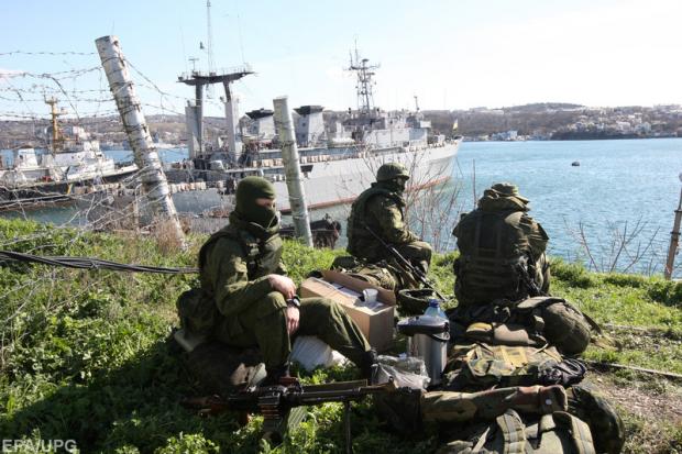 Російські "зелені чоловічки" в порту Севастополя, Крим, 2014 рік
