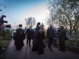 Послухалися Онуфрія: Багато вірян прийшли до Києво-Печерської лаври за благодатним вогнем
