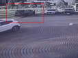 У Львові п'яний коп на позашляховику зніс дитячий майданчик (фото, відео)