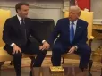 Спочатку Еммануель узяв Дональда за коліно...: Макрон і Трамп трималися за руки під час зустрічі (відео)