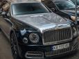 Таких автомобілів виготовили лише 100: У Києві помітили ексклюзивний седан Bentley за $600 000 (фото)