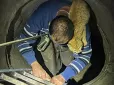 На Львівщині чоловік спустився за котом у 10-метрову криницю, а далі щось пішло не так (фото)