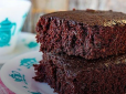Особливо оцінять діти! Простий кекс, що смакує, як шоколадна плитка