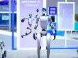 Орендували за 70 тис. рублів на годину: У Петербурзі китайського робота презентували як російську розробку (фото)